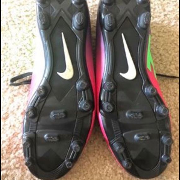 Nike Soccer Cleats - Picture 3 of 3